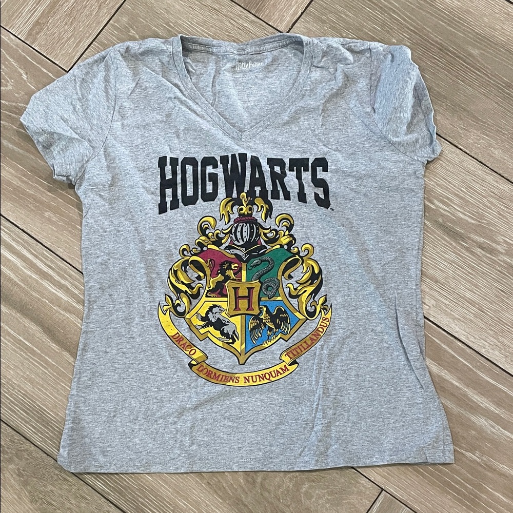 Hogwarts Crest Gray Women's Tee (D)